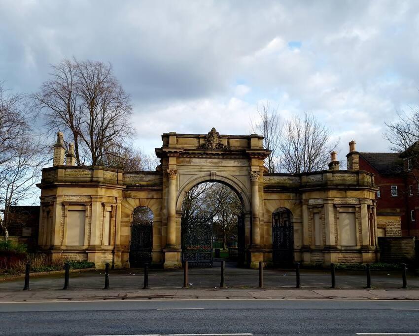 Villa Gorgeous Edwardian Terrace In Old Trafford Mánchester Exterior foto