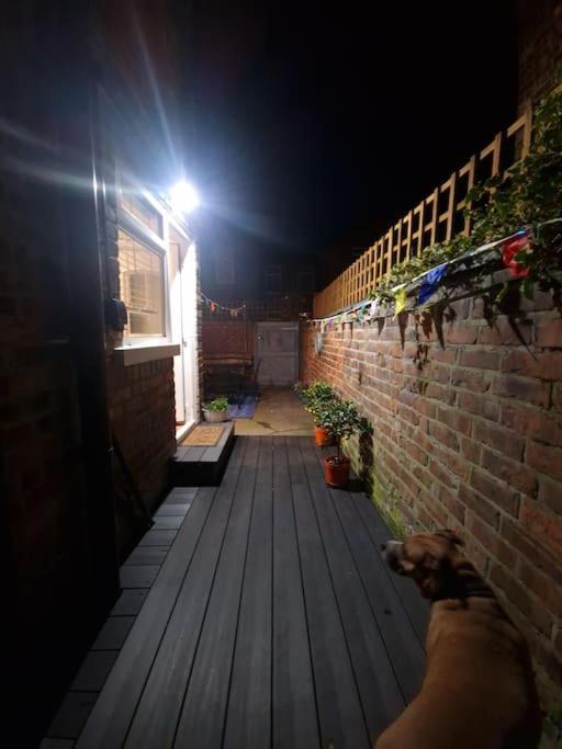 Villa Gorgeous Edwardian Terrace In Old Trafford Mánchester Exterior foto
